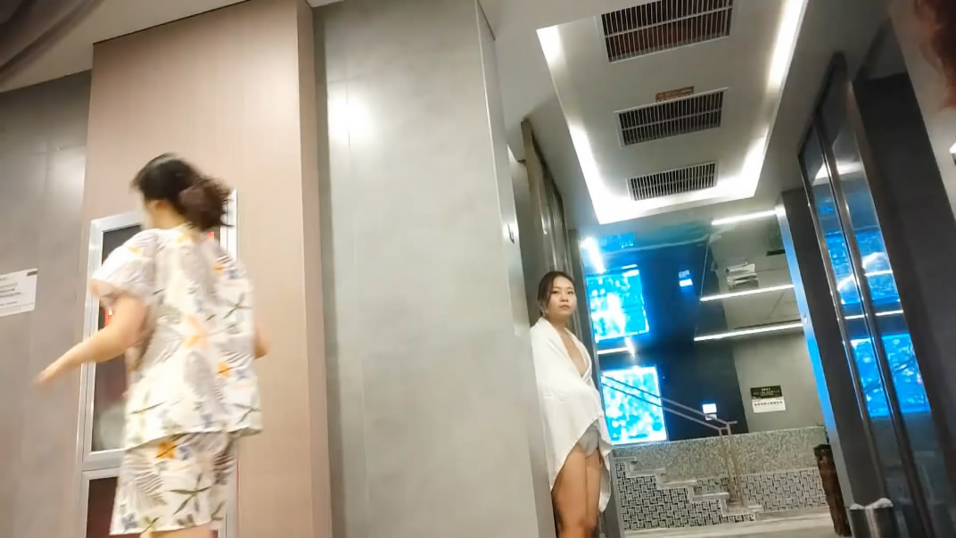 ❤️❤️❤️EDMosaic最新作獸醫系琪琪終於畢業，一定要跟教授們各來一發，4P淫亂開啪