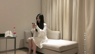 ❤️❤️❤️：FansOne亞洲臀後艾莉在圖書館看書被偷看「你要看就要負責到底阿!」