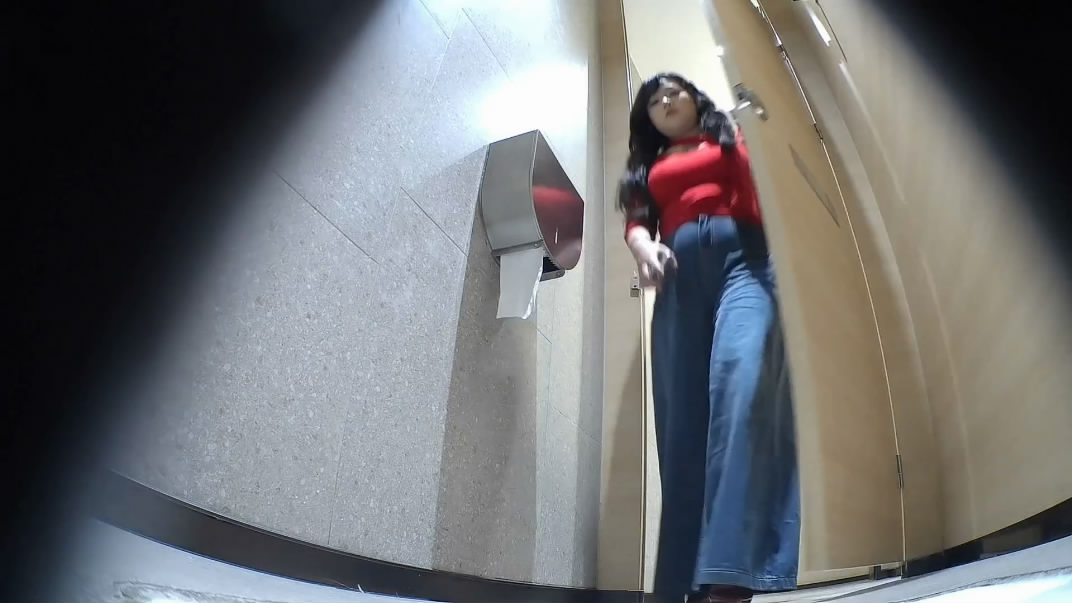 ❤️❤️❤️约炮大神「狠台北」室友有难出屌相救干爆她的多汁肥臀