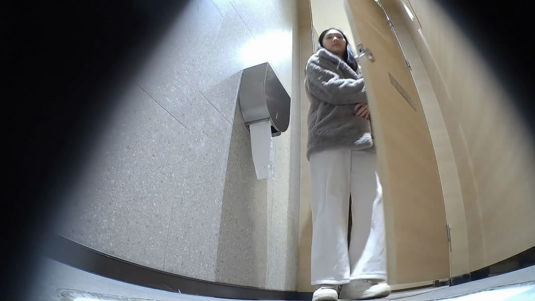 ❤️❤️❤️约炮大神「狠台北」室友有难出屌相救干爆她的多汁肥臀