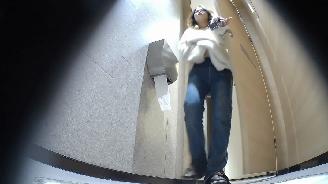 ❤️❤️❤️约炮大神「狠台北」室友有难出屌相救干爆她的多汁肥臀