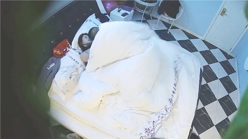 ❤️❤️❤️約炮大神「狠台北」厚唇騷妹愛被操花招榨精大雞巴