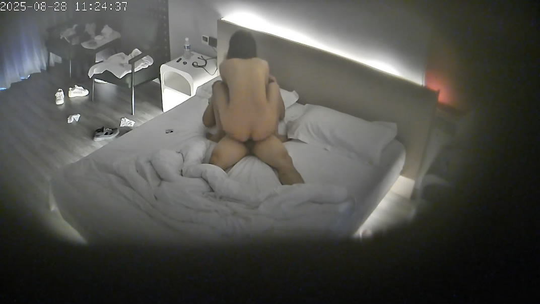 ❤️❤️❤️多倫多某跨國會計律師事務所身材不錯的氣質美女和大屌洋上司性愛視頻無水印版