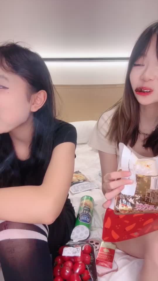 [MP4/ 1.77G] 8月新品，震撼现场，超淫10P阵容，小月回归新姐妹加入 - 截图3