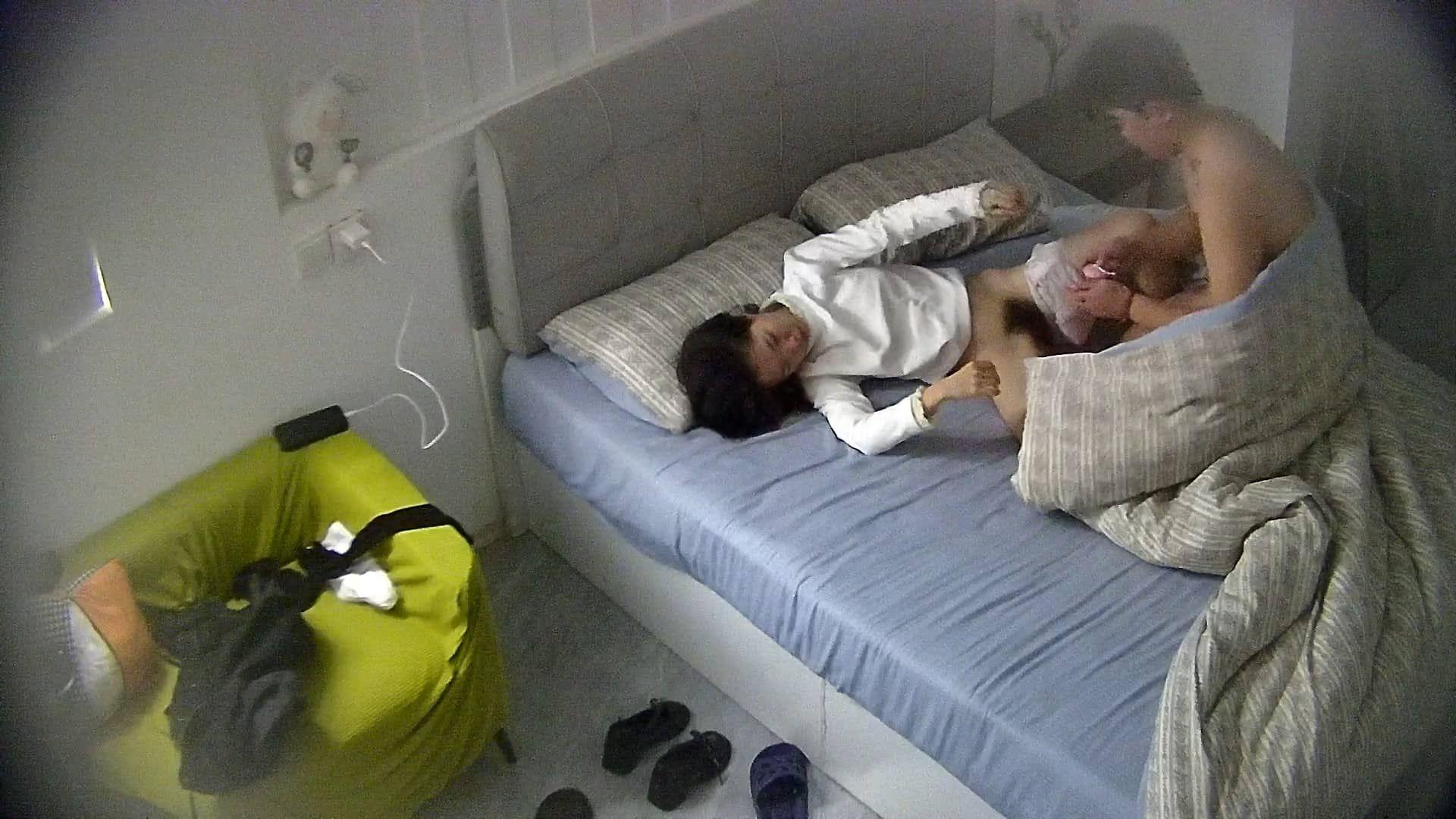 ❤️❤️❤️P站Miuzxc火辣的越南妹這身服裝太性感了！上位騎乘實在是爽爆了