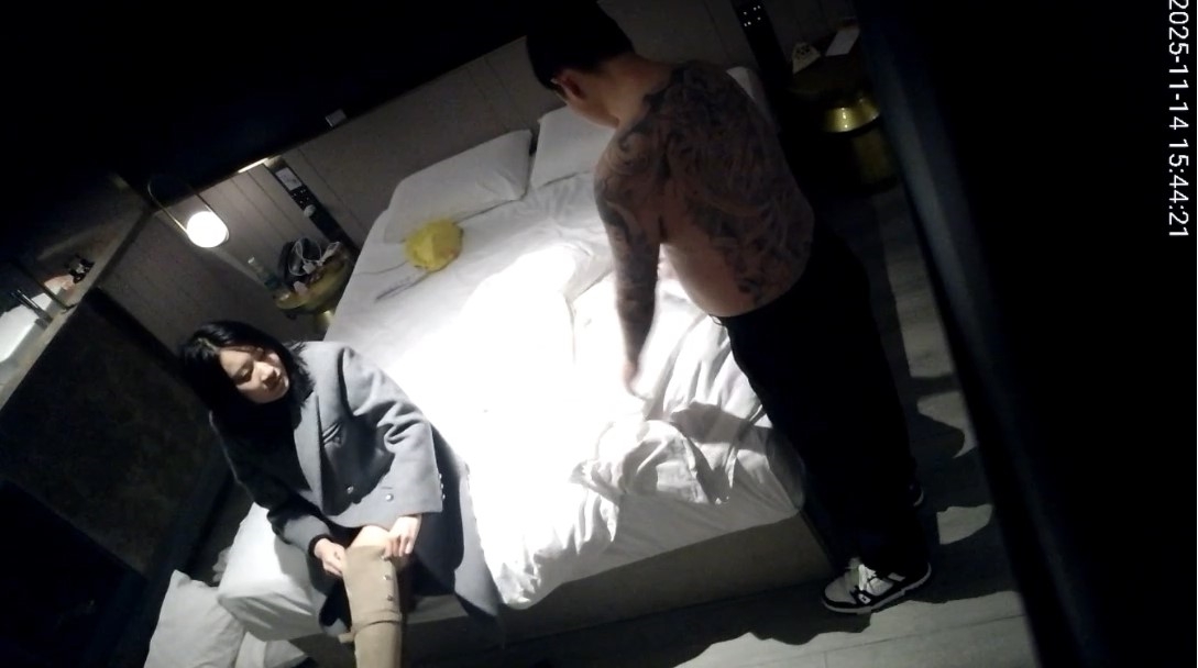 ❤️❤️❤️有的女人看起來端莊可一旦擊碎她們內心的防線她們就會變得瘋狂淫蕩淫蕩不堪的樣子就是對她們最好的羞辱了!