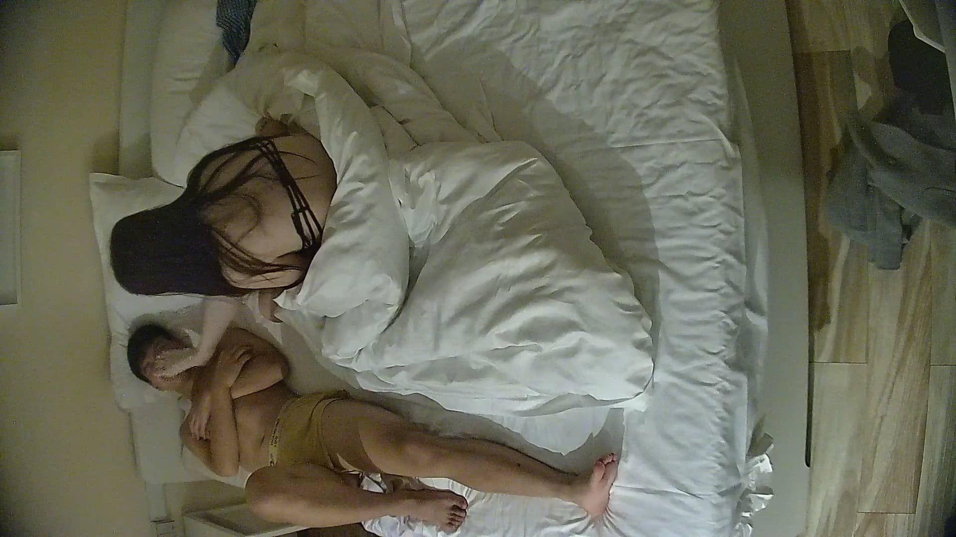 ❤️❤️❤️上海高顏值留學生【小荷】海外戀上洋屌，日常各種露臉性愛自拍，陰毛剃的幹凈符合老外口味