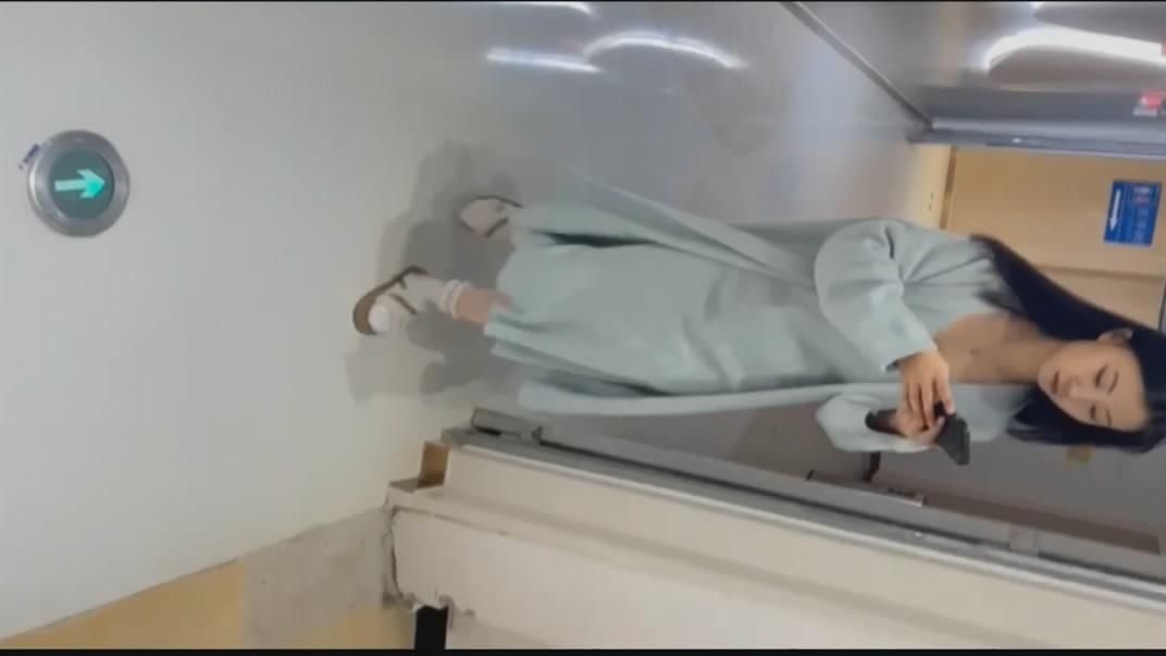 ❤️❤️❤️FansOneAA大人学(Dalungg)和蜂拥而至的骚货们来一场火热的3P性爱