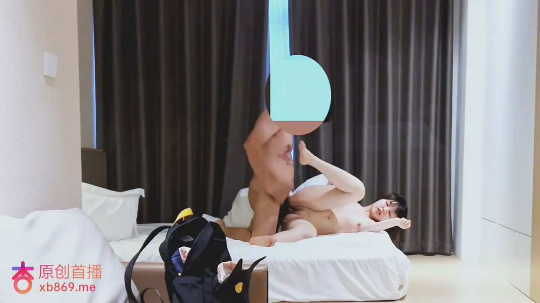 ❤️❤️❤️上海高顏值留學生【小荷】海外戀上洋屌，日常各種露臉性愛自拍，陰毛剃的幹凈符合老外口味