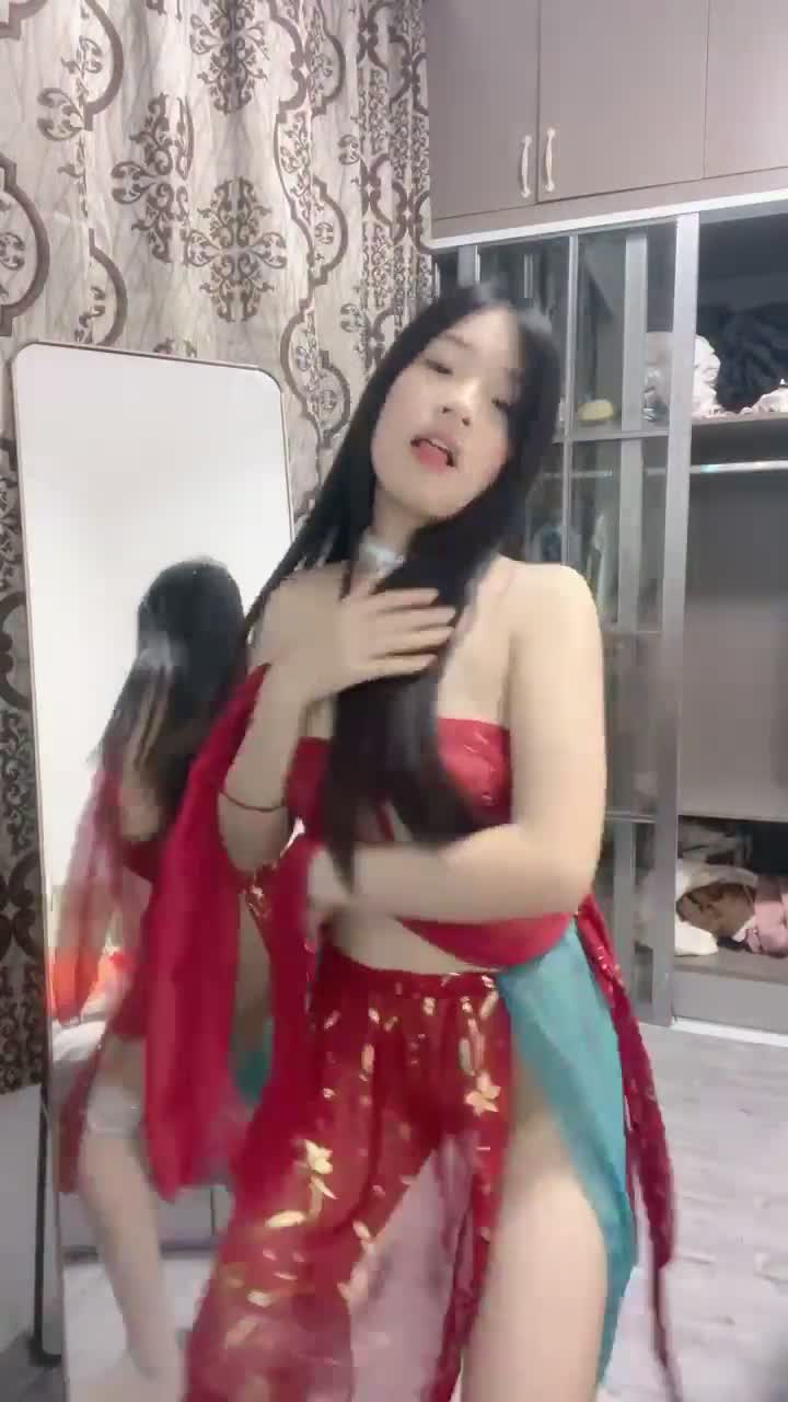 [MP4/ 1.4G] 清纯萝莉美少女制服挑逗，美乳身材真诱人