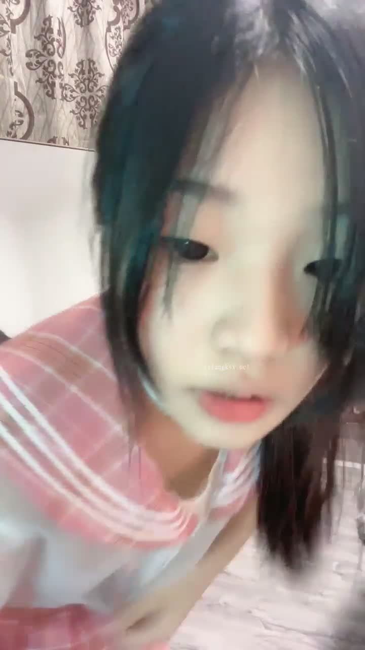 [MP4/ 1.4G] 清纯萝莉美少女制服挑逗，美乳身材真诱人