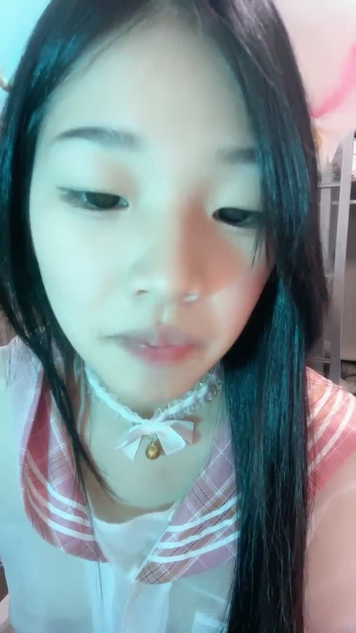 [MP4/ 1.4G] 清纯萝莉美少女制服挑逗，美乳身材真诱人