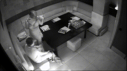 摄像头破解真实偷拍,四眼中年大叔包厢体验特殊服务,巨乳房公主吹拉弹唱一条龙
