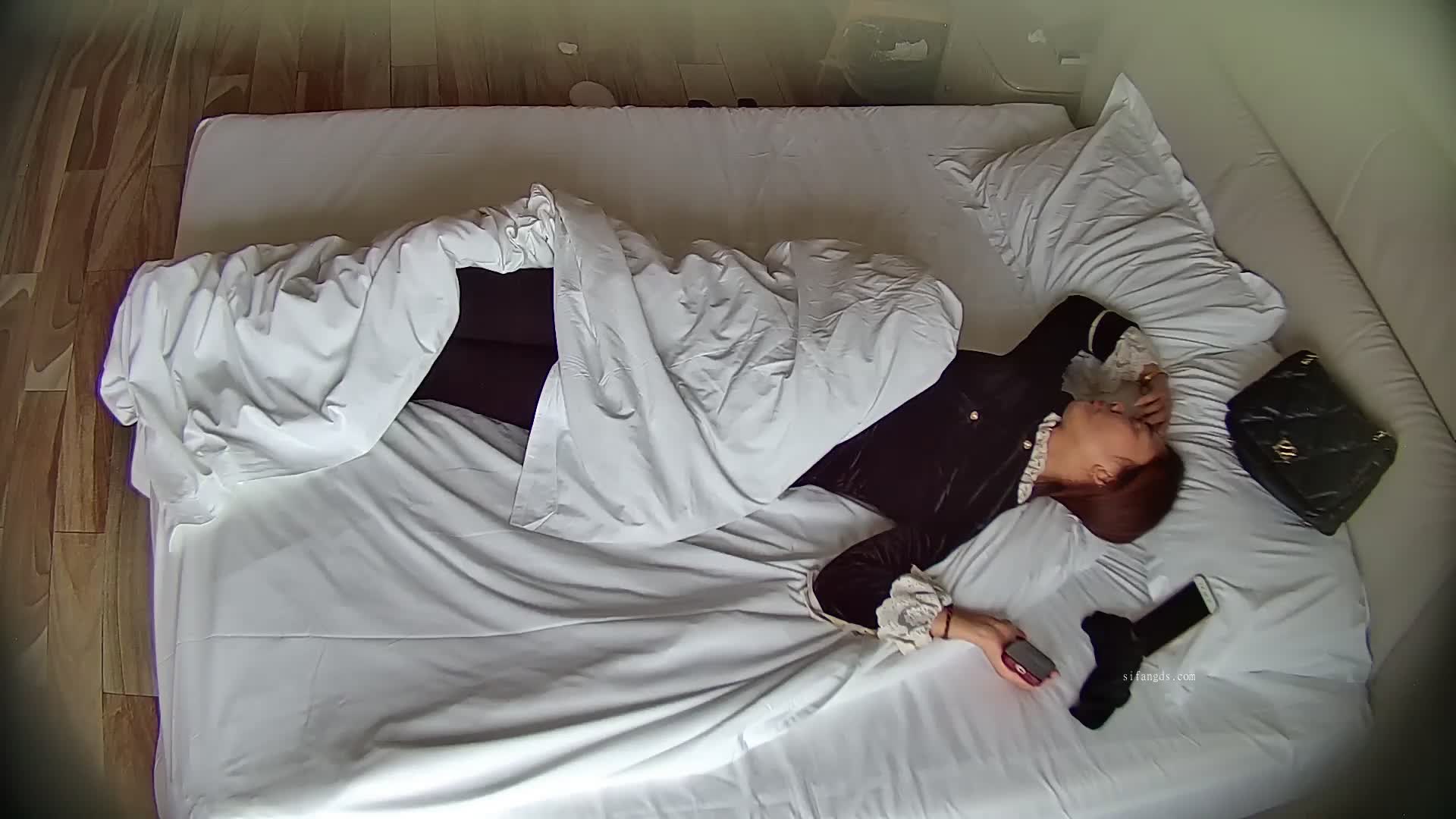 【短片x20】讓人雞巴邦硬～垂涎三尺的極品禦姐～太他媽騷了