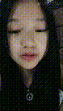 【短片x20】網紅臉美腿小姐姐～扣穴自慰～翻白眼尿尿