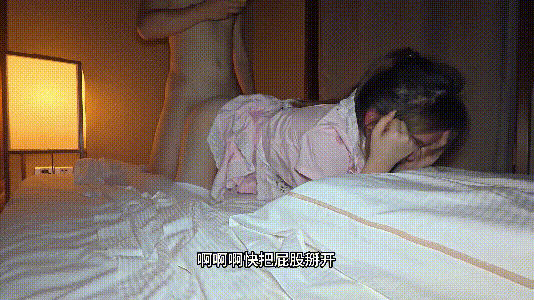 【短片x20】性感美女紅肚兜丁字褲