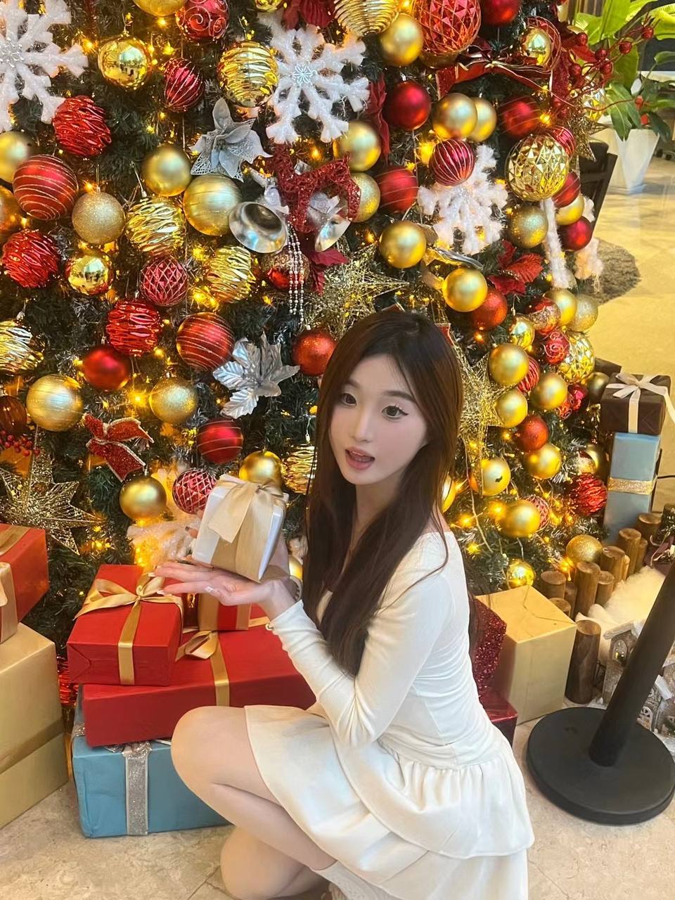 甜美蘿莉3女4男亂交群P.短發甜美像偶像明星