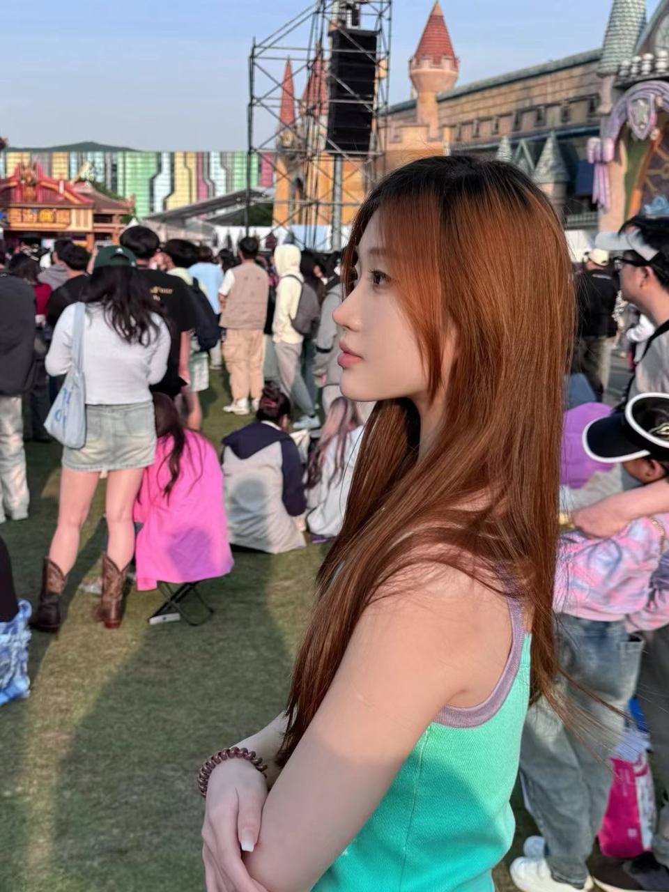 甜美蘿莉3女4男亂交群P.短發甜美像偶像明星