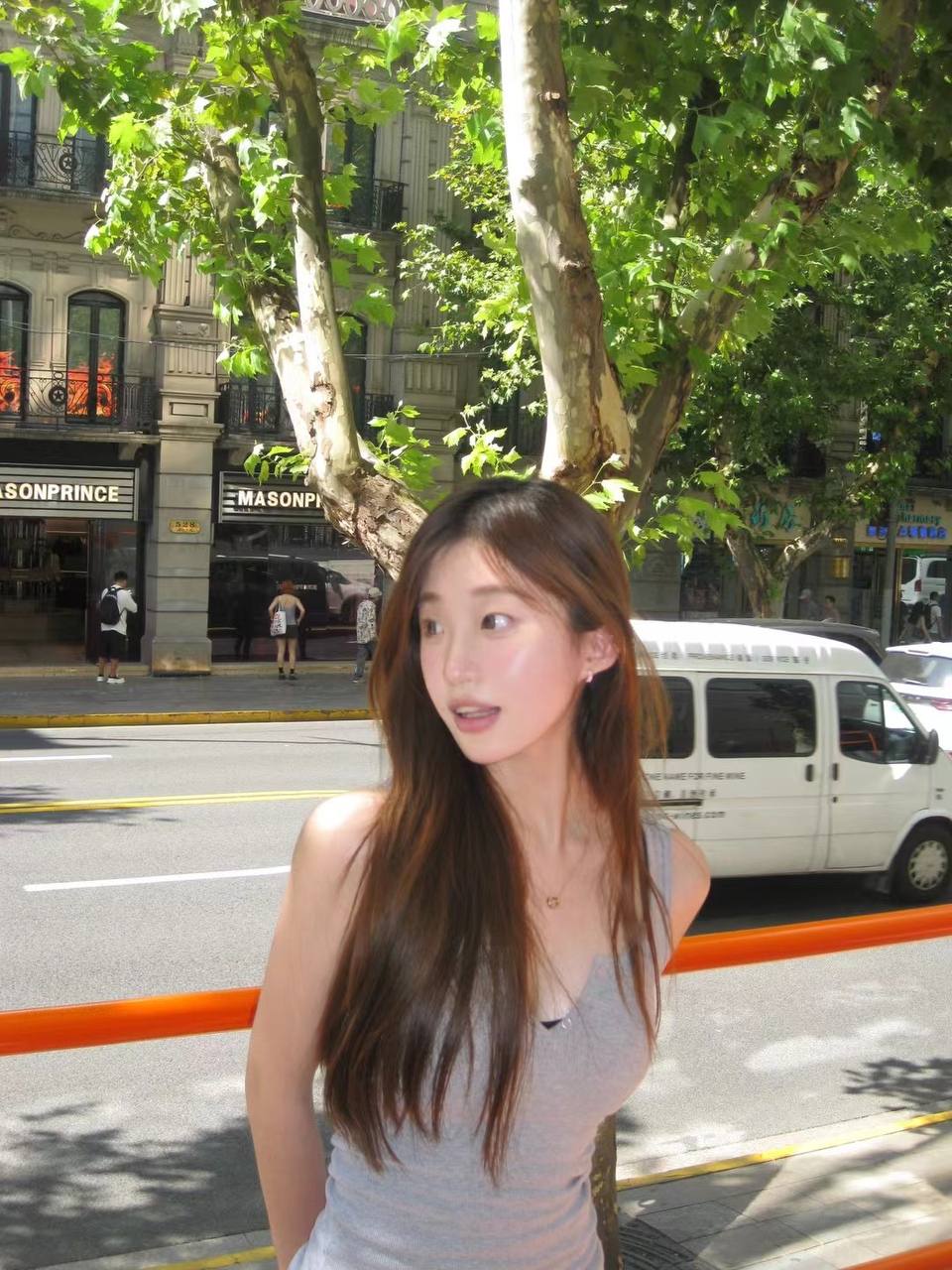 甜美蘿莉3女4男亂交群P.短發甜美像偶像明星