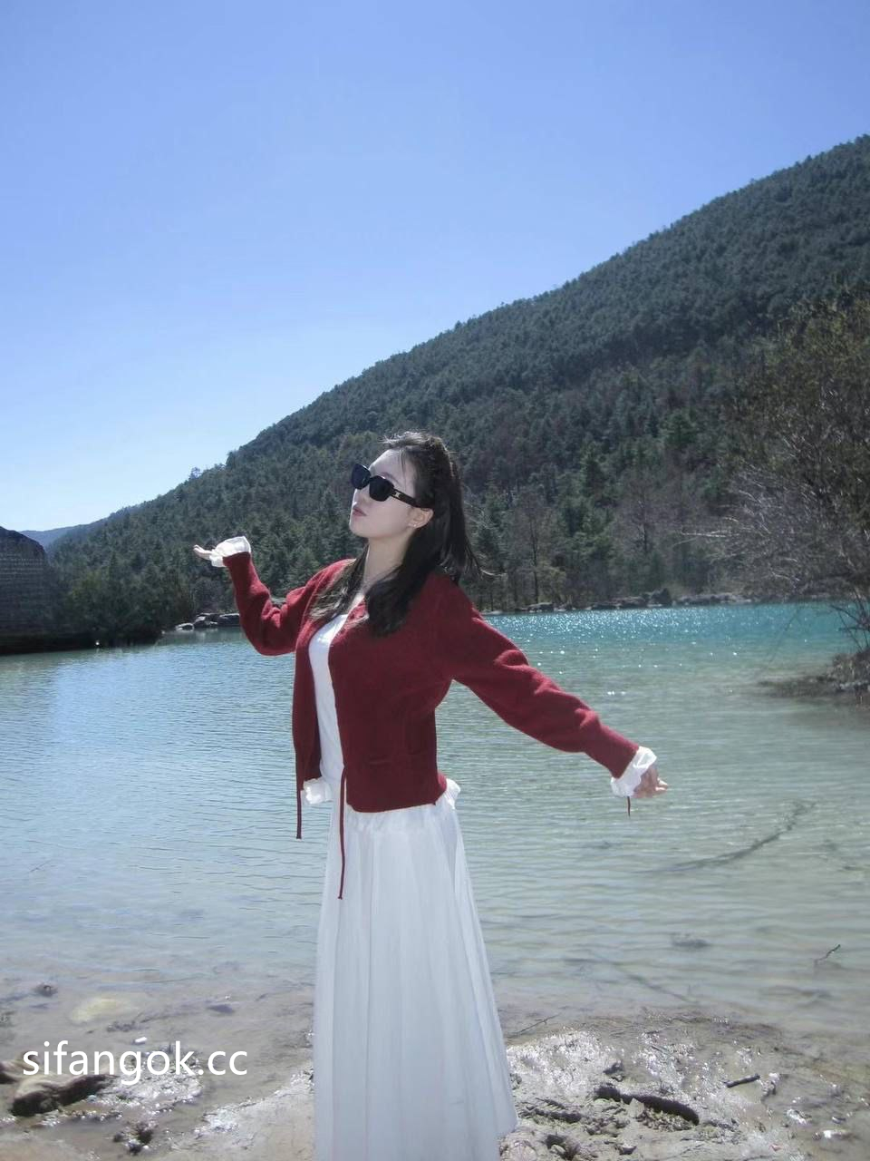 【短片x20】嬌羞甜美的極品妹子，表情好騷