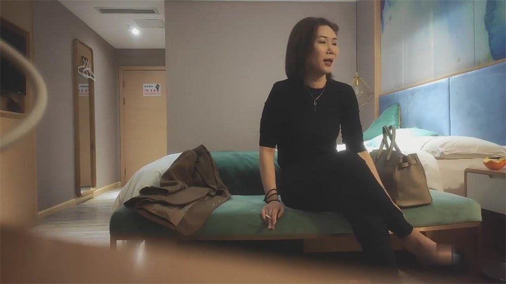 【短片x20】惠州超騷學生妹～深情口交～表面乖乖女