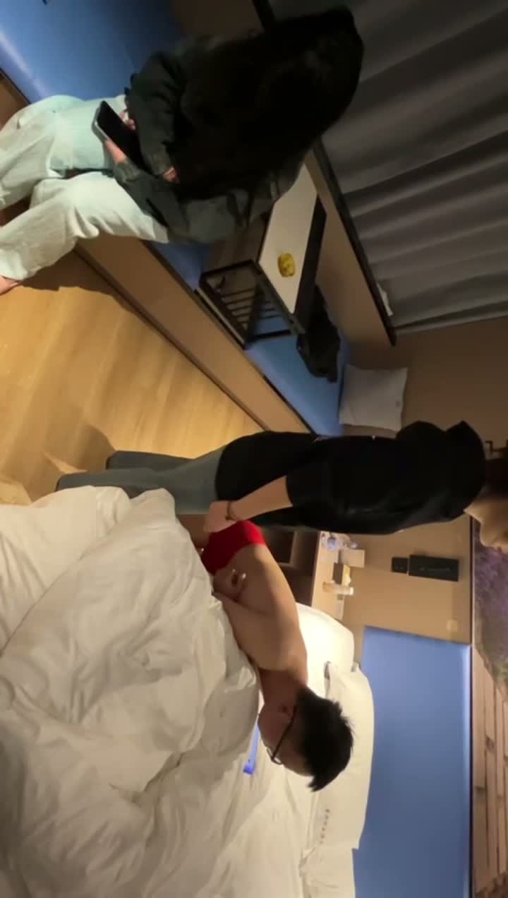 ZqY80v.jpg