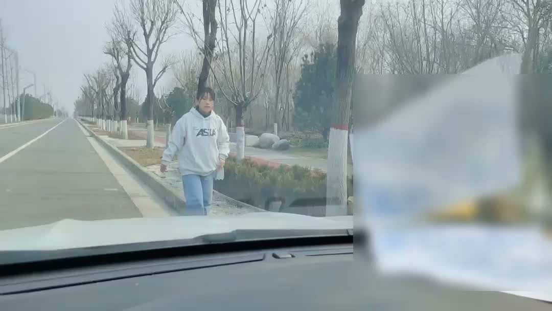 【短片x20】妹子對我的大雞巴愛不釋手
