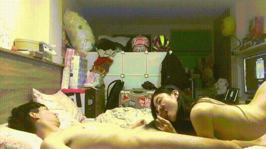 【短片x20】潔咪一個人自慰不夠爽，找一個男人解饞