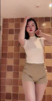 【短片x20】情色69班-為了睡黑絲老師，在課堂上脫光了玩遊戲