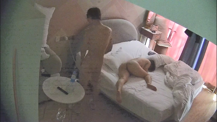 [MP4/2.14G]2026-6-21酒店偷拍 粉色礼裙大奶子浑圆颜值可爱妹子被男友爆干