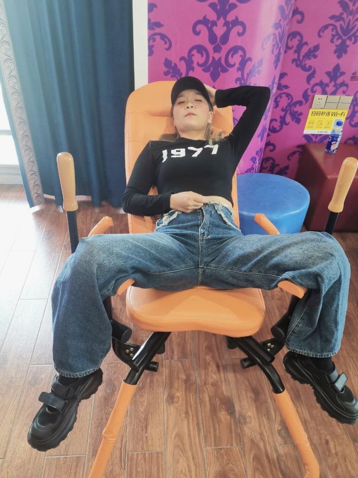 【短片x20】長腿風騷貧乳騷妹【施施】～自慰性愛表情豐富