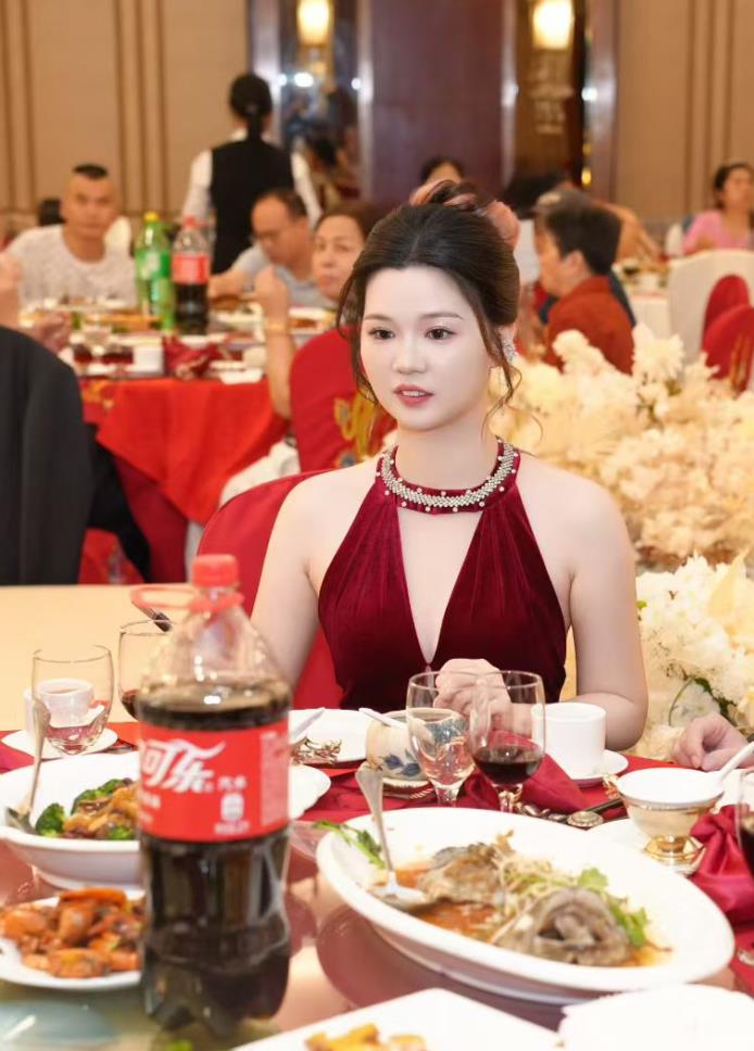 【短片x20】今天約了個剛上大學的大一嫩妹，身材好奶子特別大