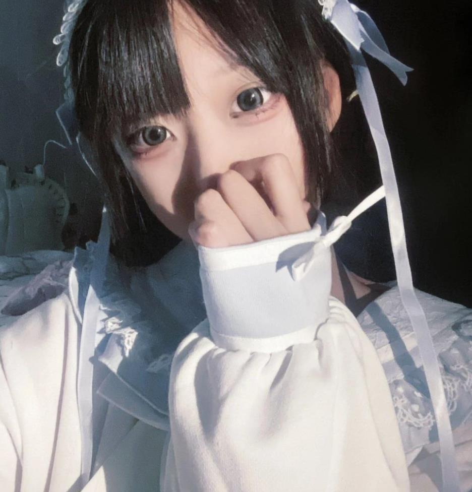 【短片x20】長腿風騷貧乳騷妹【施施】～自慰性愛表情豐富