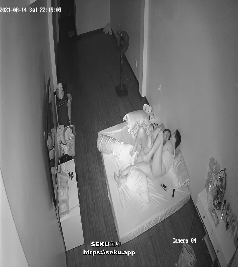 [MP4/ 632M] 黑客破解家庭网络摄像头高颜值少妇被朋友认出曝光生活照 偷拍记录婚后幸福的性生活~1