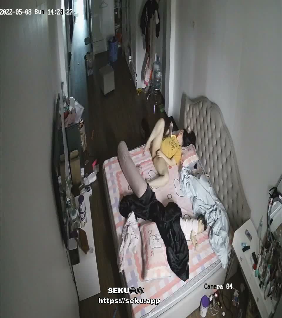 [MP4/ 632M] 黑客破解家庭网络摄像头高颜值少妇被朋友认出曝光生活照 偷拍记录婚后幸福的性生活~1