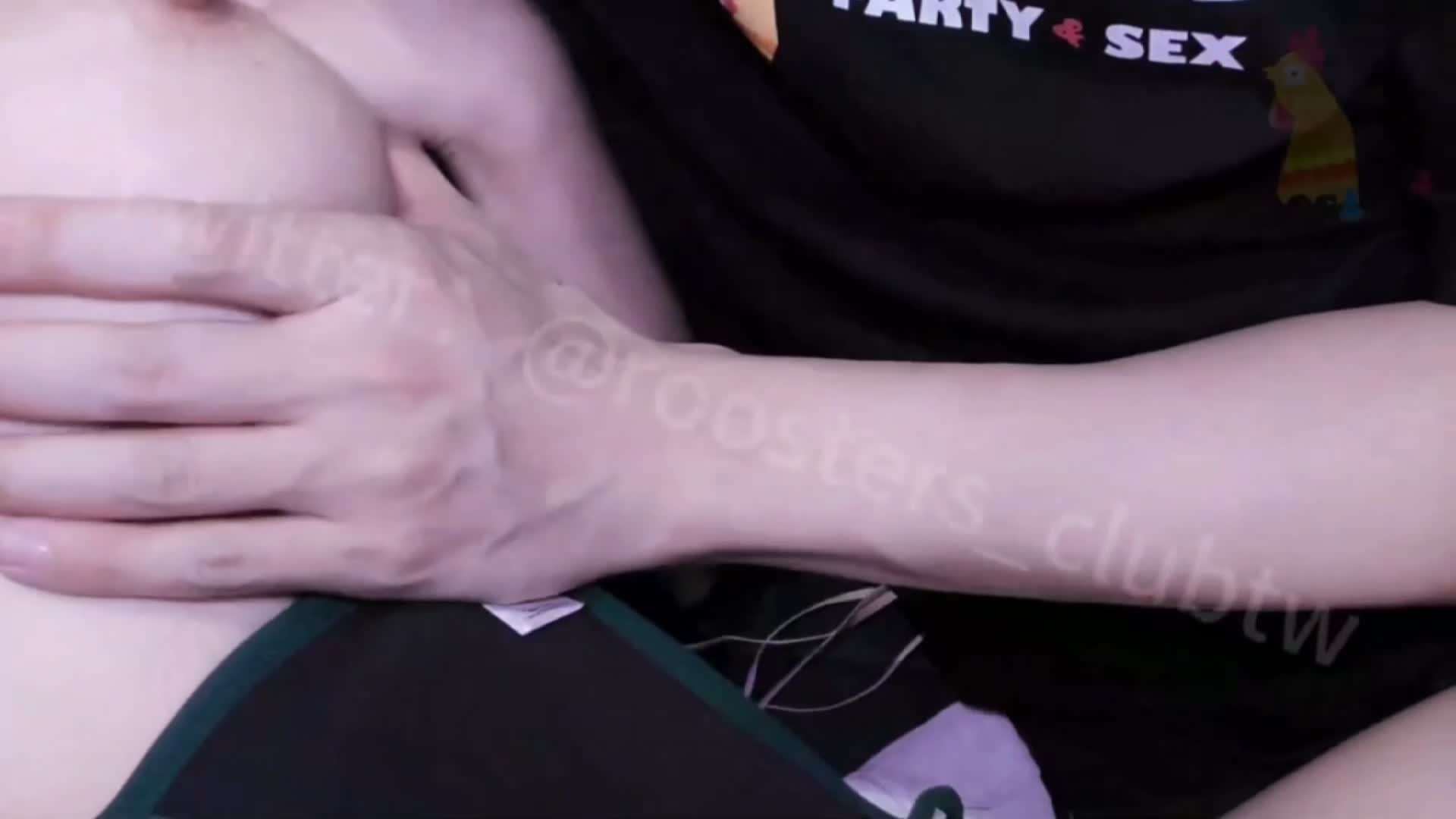 dGl3HB.jpg